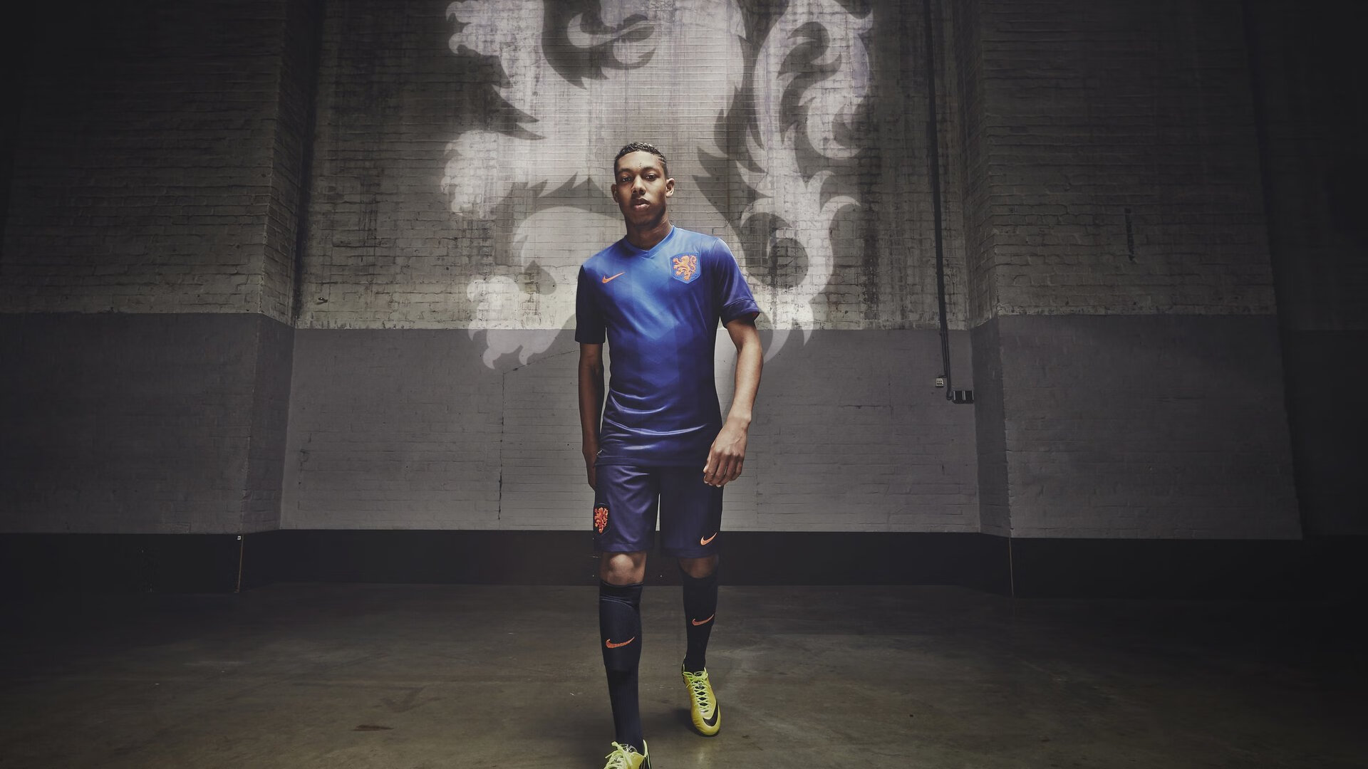 法国新星在国际赛场表现亮眼,逐渐成为队伍核心